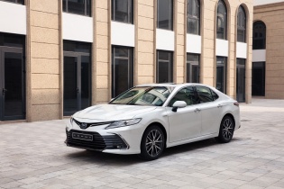 Toyota Camry mới nhập khẩu ra mắt thị trường Việt Nam 