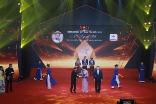 Bà Đỗ Nguyệt Ánh, Chủ tịch HĐTV EVNNPC được vinh danh Doanh nhân tiêu biểu Việt Nam 2022