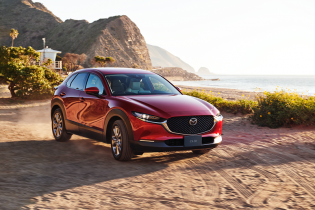 Mazda tặng khách 100% phí trước bạ trong tháng 10