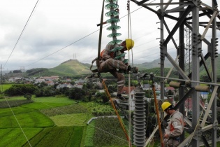 EVN kiến nghị tỉnh Quảng Ninh tháo gỡ vướng mắc mặt bằng 27 dự án lưới điện