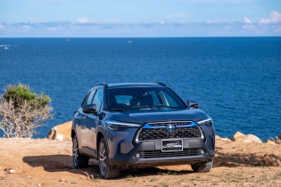 Corolla Cross có phiên bản nâng cấp 2023, Raize thêm màu sơn mới