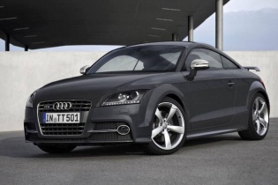 Audi Việt Nam triệu hồi thay thế túi khí trên vô lăng lái Audi TT 