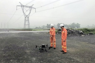 Truyền tải điện Hà Nội ứng phó với nồm ẩm để ngăn ngừa sự cố phóng điện 
