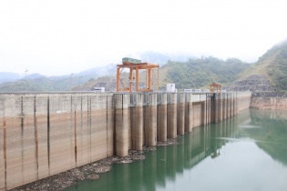 Mới đầu hè, hệ thống điện quốc gia đã chóng mặt với thách thức nắng nóng 