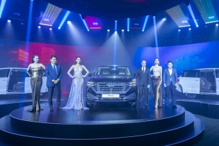 Volks Wagen Viloran giá quanh 2 tỷ đồng, quyết giao 200 xe trước Tết Âm lịch