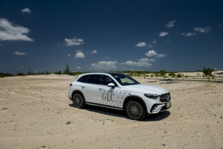 Mercedes-Benz tặng bảo hiểm để kích cầu mua ô tô