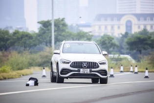Mercedes-Benz tổ chức lái thử xe trong 2 tháng 