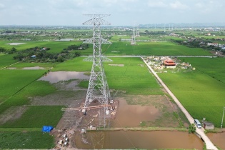 Dự án đường dây 500 kV mạch 3: Cơ bản hoàn thành dựng cột cung đoạn NMNĐ Nam Định I - Thanh Hóa