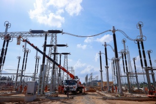 Đường dây 500 kV mạch 3 tăng tốc về đích