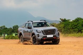Nissan Navara ra phiên bản mới, nhập khẩu nguyên chiếc từ Thái Lan 