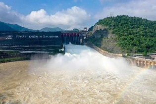 Nhiều hồ thủy điện phía Bắc đóng bớt cửa xả đáy 