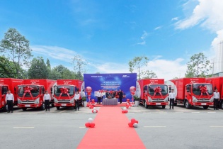  THACO AUTO bàn giao lô 237 xe tải Foton Ollin cho J&T Express Việt Nam