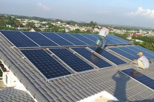 Điện mặt trời mái nhà tự sản, tự tiêu: Phải chờ hướng dẫn thêm