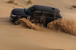 Xe điện Range Rover thử nghiệm tại địa hình sa mạc với nhiệt độ trên 50 độ 