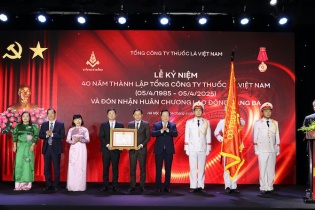 Vinataba đón nhận Huân chương Lao động hạng Ba 