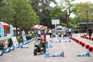 Học lái xe an toàn - hành trang “sống sót” tuổi học trò  