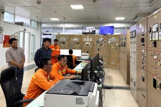 Nhiều đơn vị của EVNNPT trắng đêm trực ứng phó với bão số 10