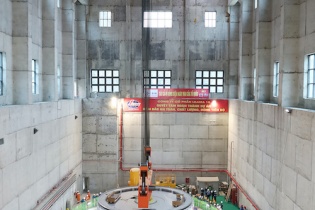 Hạ đặt thành công rotor tổ máy số 2 Dự án thủy điện Hòa Bình mở rộng