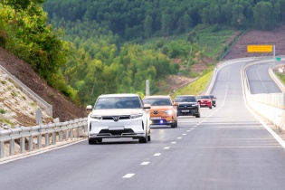 VinFast bán 103.884 xe, 13 thành viên trong VAMA bán được 205.125 xe ô tô