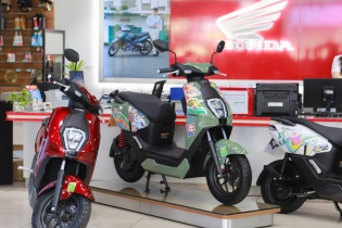 Doanh số bán xe máy của Honda Việt Nam giảm hơn 10% trong 2 tháng liên tiếp 