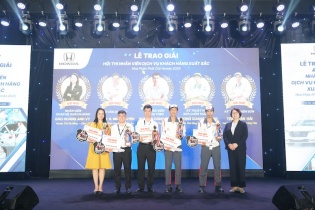 Chăm khách hàng giỏi, bán ô tô tốt, rinh ngay xe máy Honda 