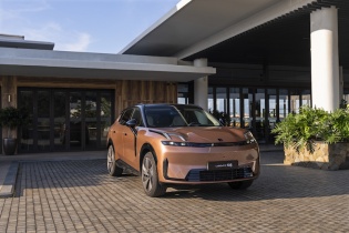 Lynk & Co 08 EM-P giá từ 1,299 tỷ đồng