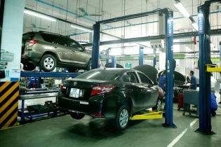 Mang xe Toyota đi bảo dưỡng có cơ hội trúng iPad A6