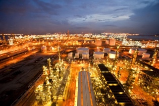 Gián đoạn nguồn cung Trung Đông: Hàng loạt quốc gia buộc giảm công suất lọc dầu