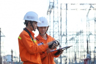 Truyền tải điện miền Bắc căng mình giữ vững dòng điện giữa nắng nóng kỷ lục