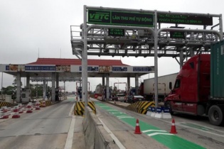 Bắt đầu xử phạt xe không dán thẻ cố tình đi vào làn thu phí không dừng
