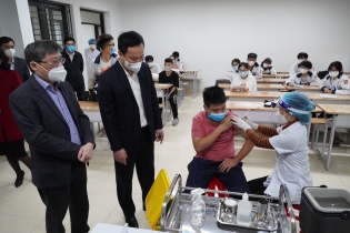 Hải Dương bắt đầu tiêm vaccine phòng Covid-19 cho học sinh từ 12 - 17 tuổi