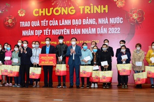 Phó Thủ tướng Lê Văn Thành trao tặng 550 suất quà Tết tại Hải Dương