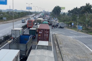 Hải Dương đẩy nhanh tiến độ thi công khe co giãn cầu Phú Lương trên QL5