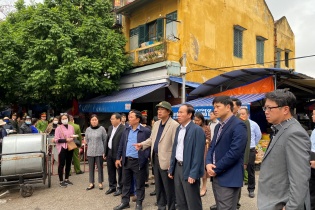 Hải Phòng khẩn trương hỗ trợ các tiểu thương chợ Tam Bạc