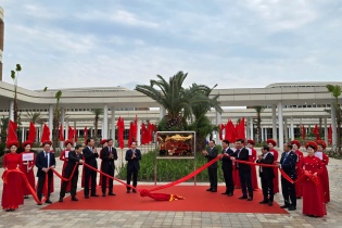 Gắn biển công trình Trung tâm Chính trị - Hành chính, Trung tâm Hội nghị - Biểu diễn TP. Hải Phòng