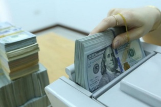 Tỷ giá trung tâm giảm phiên thứ 3, giá vàng hạ nhiệt