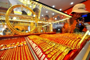 Giá vàng trở lại mức 42,3 triệu đồng