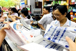 Vietnam Post tạm dừng nhận vận chuyển khẩu trang y tế, nước sát trùng ra nước ngoài