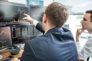 Dòng vốn ngoại quay lại thị trường, VN-Index tiến sát ngưỡng kháng cự