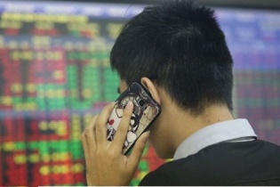 Hết cảnh "nghẽn mạng", VN-Index lập đỉnh mới của năm