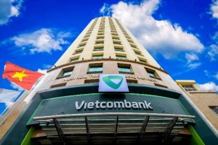 Vốn hóa Vietcombank cán mốc 400.000 tỷ đồng, VN-Index tiến gần đỉnh mới