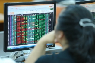 Thị trường chứng khoán: Nhà đầu tư "than trời" vì nghẽn lệnh