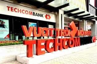 Hơn 33.200 tỷ đồng vào thị trường, Techcombank vọt lên top 5 vốn hóa