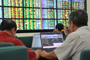 VN-Index đứng trước ngưỡng tâm lý 1.350 điểm, khó lường phiên đáo hạn phái sinh