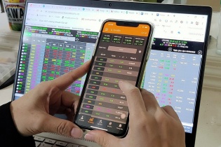 Số tài khoản chứng khoán mở mới phá "đỉnh"