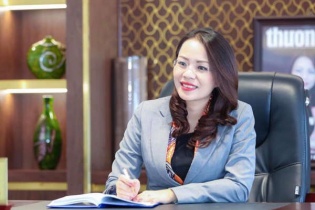 Bắt tạm giam bà Hương Trần Kiều Dung, hai ghế nóng Chứng khoán BOS vắng chủ 