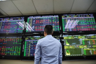 Sắc xanh áp đảo, VN-Index tiếp tục nhích lên thoát đáy