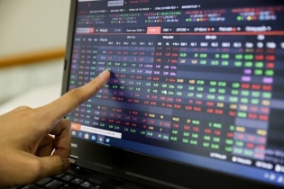 VN-Index quay đầu giảm điểm dù thanh khoản thị trường đạt gần tỷ USD 