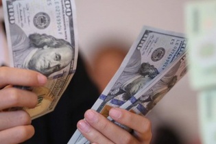 USD tự do vượt 25.000 đồng, ngân hàng liên tục điều chỉnh tỷ giá 