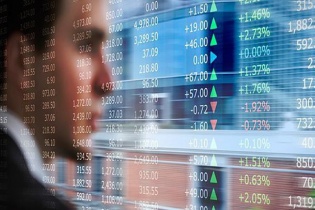 Không riêng ETF, quỹ chủ động cũng mạnh tay gom cổ phiếu, mua ròng nhiều nhất 3 năm